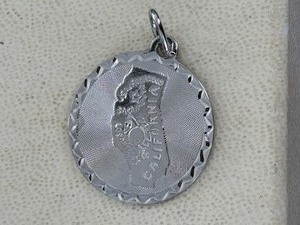lot 11 image: Vintage California Travel Charm Dangle Pendant