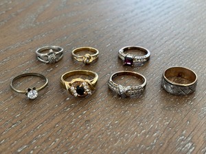 lot 18 image: Assortment of Rings