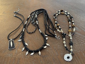 lot 35 image: Jewelry