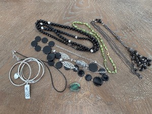 lot 40 image: Assorted Jewelry