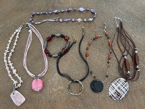 lot 41 image: Jewelry