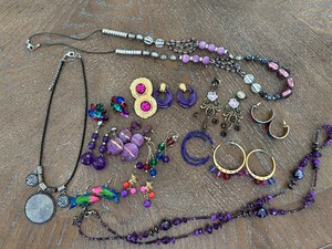 lot 45 image: Jewelry