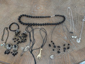 lot 49 image: Jewelry