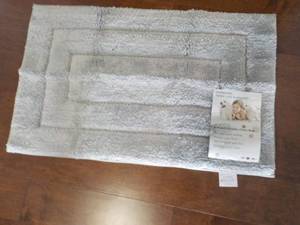 lot 37 image: Homever 20 x 30 Bath Rug...