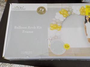 lot 38 image: Balloon Arch Kit Frame...