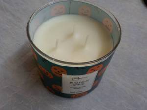 lot 59 image: 13 oz 3 Wick Mainstays Pumpkin Spic...