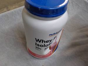 lot 177 image: 32 oz Nutricost Whey Protein Isolat...