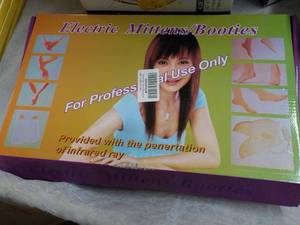 lot 189 image: Electric MittensBooties...