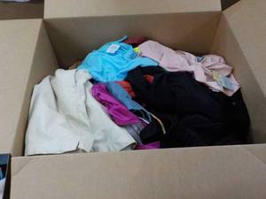 lot 263 image: Large box of new overstock summer c...