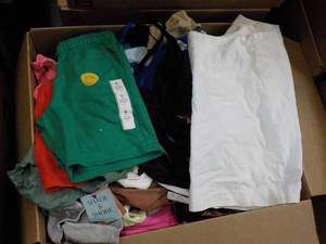 lot 266 image: Large box of new overstock summer c...