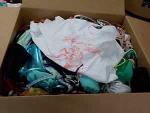 lot 269 image: Large box of new overstock summer c...