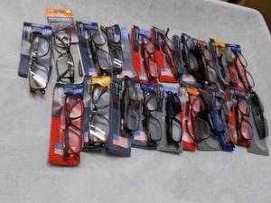 lot 298 image: 20 pair Readers various strengths...