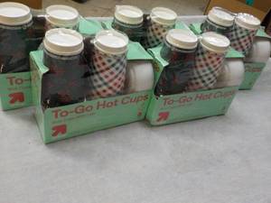 lot 309 image: 5 packs 8 sets 16 oz cups with lids...