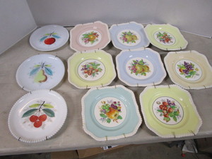 lot 18 image: Collector Dessert Plates