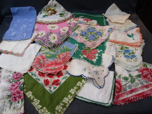 lot 34 image: Vintage Hankies