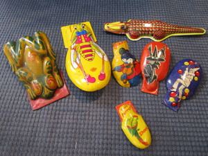 lot 36 image: Vintage Clicker Noisemakers