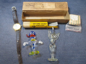 lot 39 image: Tom Mix Mini Viewer, Sky King Scope, Disney