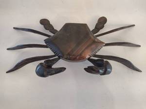lot 6 image: Hand Carved Wooden Crab Trinket Box