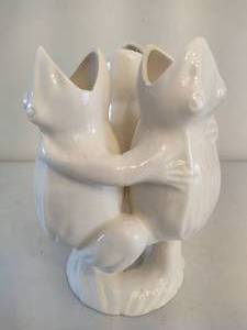 lot 4 image: Three Dancing Frogs Vases by Vandor Imports