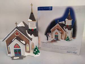 lot 5 image: Department 56 Woodlake Chapel (2001)