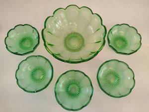 lot 19 image: Ruffled Rim Green Depression Glass Bowl 6pc Set