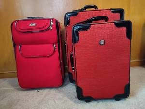 lot 39 image: Diane Von Furstenberg & USA Sammy Luggage