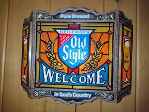 lot 1 image: Heilemans Old Style Beer Lighted Bar Sign