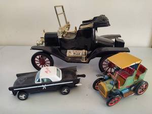 lot 87 image: Jim Beam Model T & Asst Cars