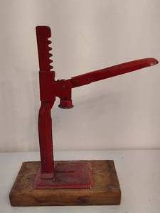 lot 61 image: Hand Press Bottle Capper