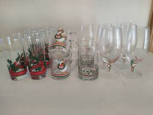 lot 89 image: Assorted Holiday Glassware