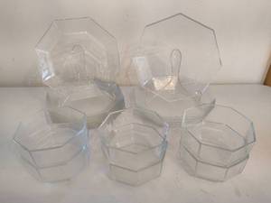 lot 93 image: Arcorac Octagonal Glass Dinnerware
