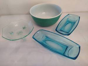 lot 97 image: Vintage Pyrex Mixing Bowl, Hazel Atlas Blue Dishes & Footed Candy Dish