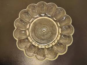 lot 99 image: Indiana Glass Hobnail Egg Platter