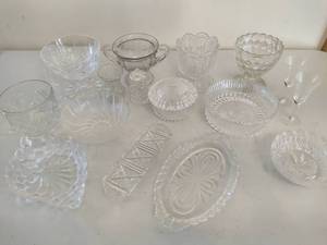 lot 170 image: Lot of Assorted Small Glassware