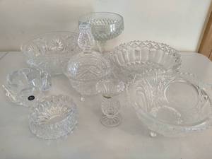 lot 174 image: Assortment of Crystal ServingDecor Pieces