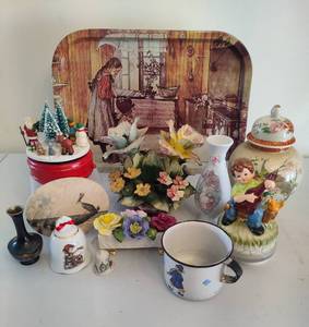 lot 181 image: Assortment of Misc Decor Items