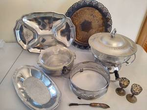 lot 186 image: Lot of Silver Plate & Pewter Serving Pieces