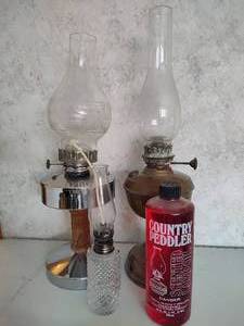 lot 190 image: Lot of Oil Lamps & Bottle of Oil