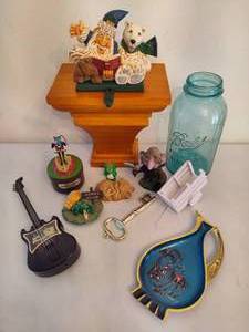lot 192 image: Lot of Assorted Knick KnacksDecor Pieces