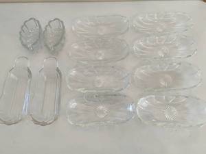 lot 211 image: Banana Split Glass Dishes & Knife Rests