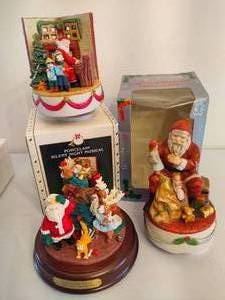 lot 235 image: Musical Christmas Decor Pieces