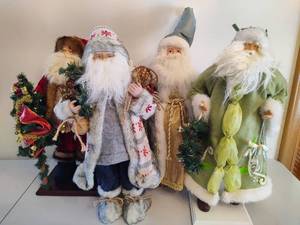 Free-Standing Santa Claus Figures