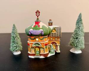 lot 131 image: Department 56 North Pole Beauty Shop