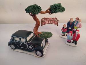 lot 247 image: Its a Wonderful Life Collectible Figurines