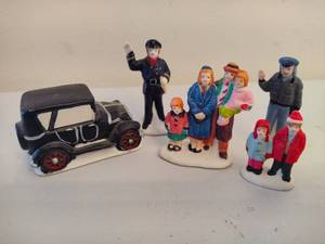 lot 249 image: Its a Wonderful Life Collectible Figurines