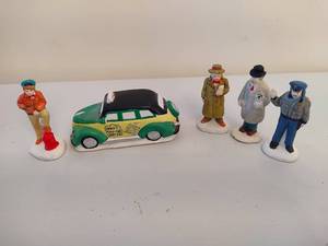 lot 250 image: Its a Wonderful Life Collectible Figurines