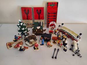 lot 255 image: Assorted Holiday Village Figurines