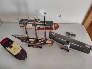 lot 300 image: Lot of Model Boats & Airplane