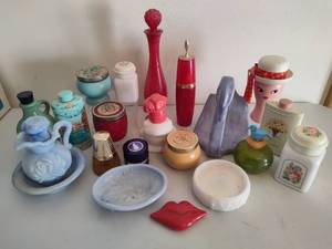 lot 306 image: Avon Womens Fragrances, Creams, Lotions, Etc