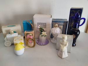 lot 307 image: Vintage Avon Jewelry & Decor in Original Boxes